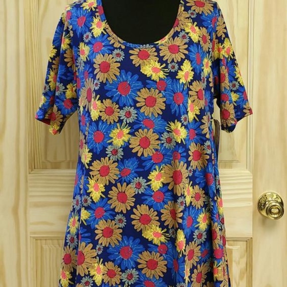 ** SOLD** 🌻 NWT 🔖Medium Perfect T - Picture 3 of 3